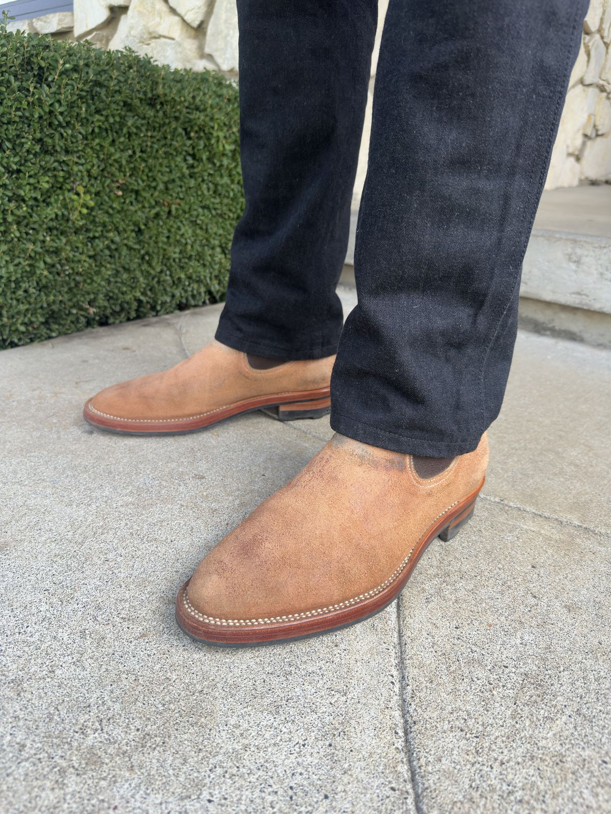 Photo by bbart on March 1, 2026 of the Briselblack The Seventh Chelsea Boot in Maryam Natural Horsebutt Roughout.