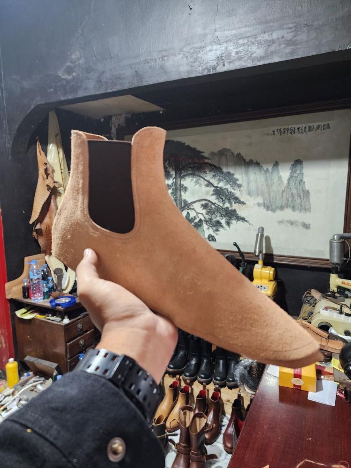 Photo by bbart on May 19, 2025 of the Briselblack The Seventh Chelsea Boot in Maryam Natural Reverse Horsebutt.