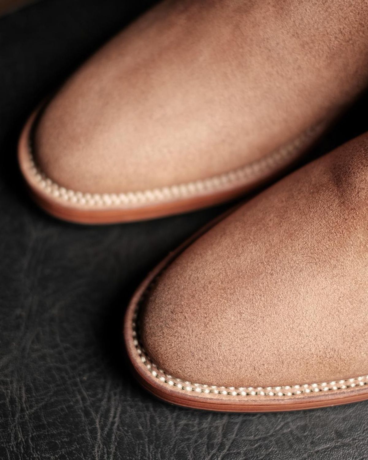 Photo by bbart on June 17, 2025 of the Briselblack The Seventh Chelsea Boot in Maryam Natural Reverse Horsebutt.