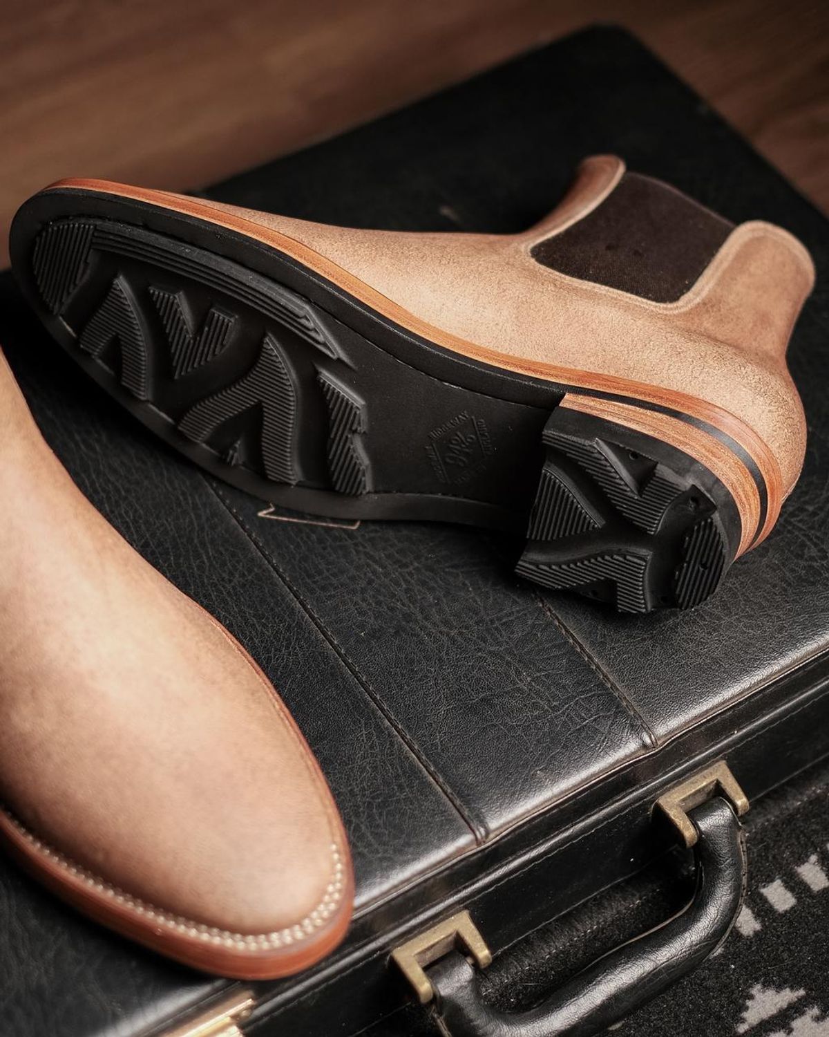 Photo by bbart on June 17, 2025 of the Briselblack The Seventh Chelsea Boot in Maryam Natural Horsebutt Roughout.