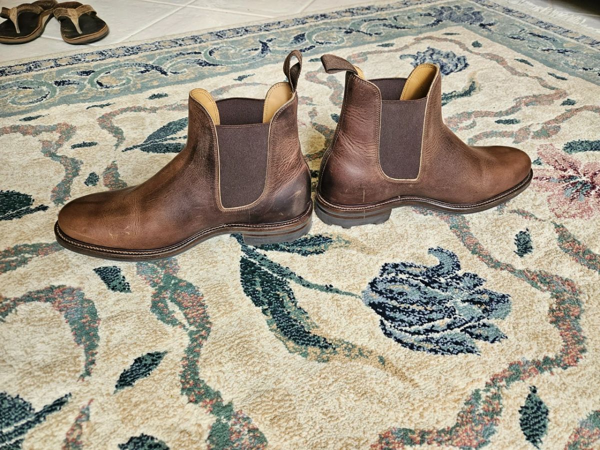 Photo by bbart on November 23, 2024 of the Viberg Chelsea in Horween Rowdy Dachshund.