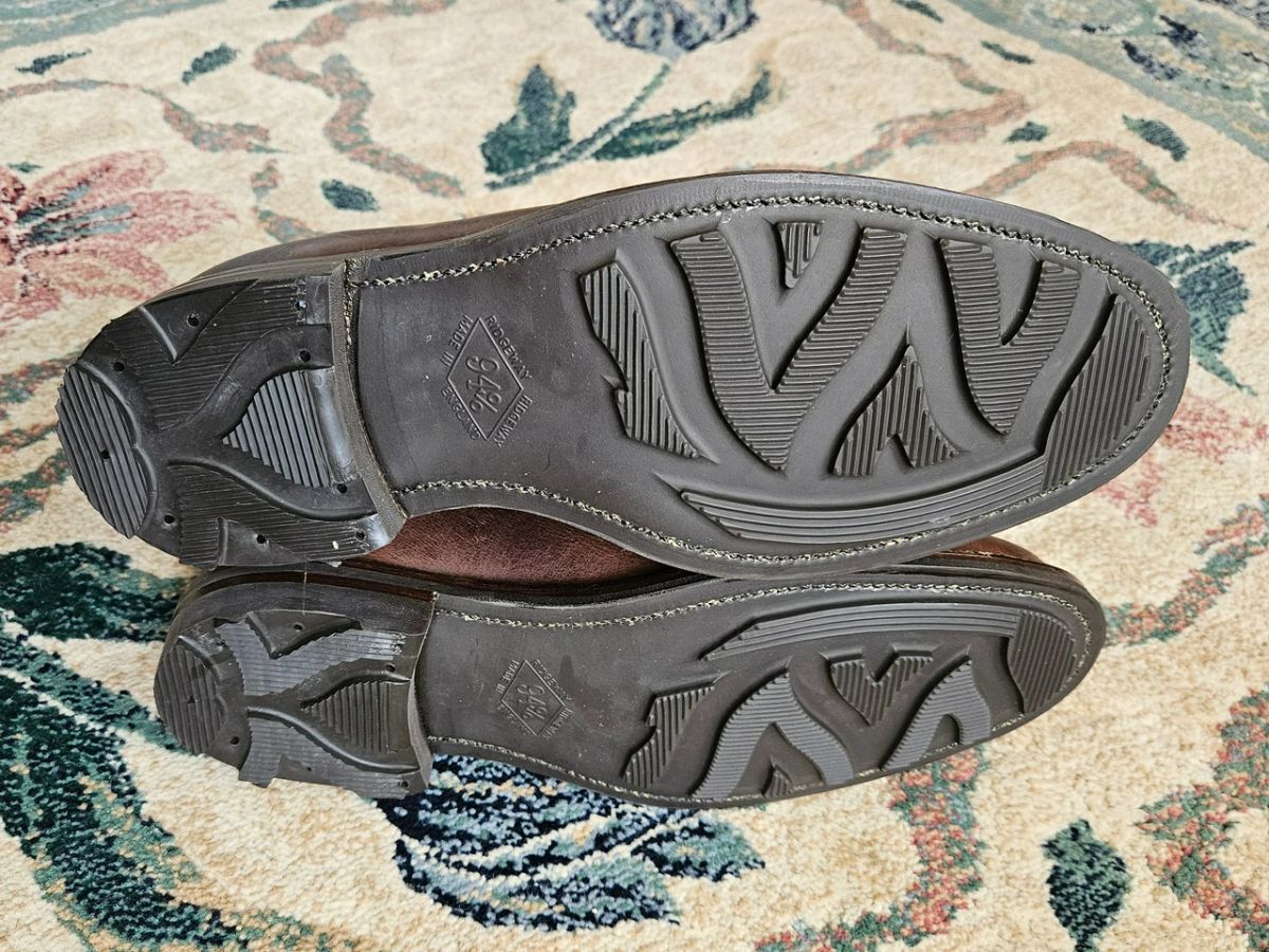 Photo by bbart on November 23, 2024 of the Viberg Chelsea in Horween Rowdy Dachshund.