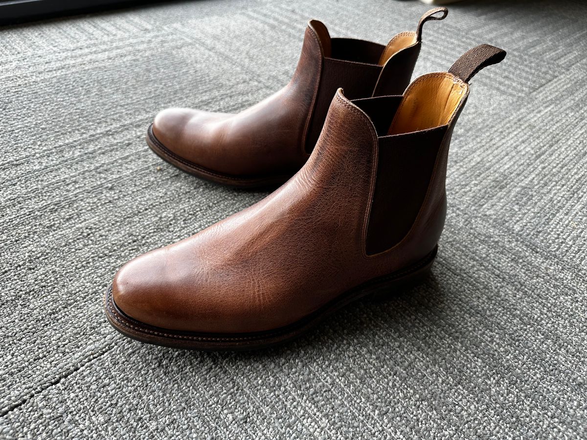Photo by bbart on February 18, 2025 of the Viberg Chelsea in Horween Rowdy Dachshund.