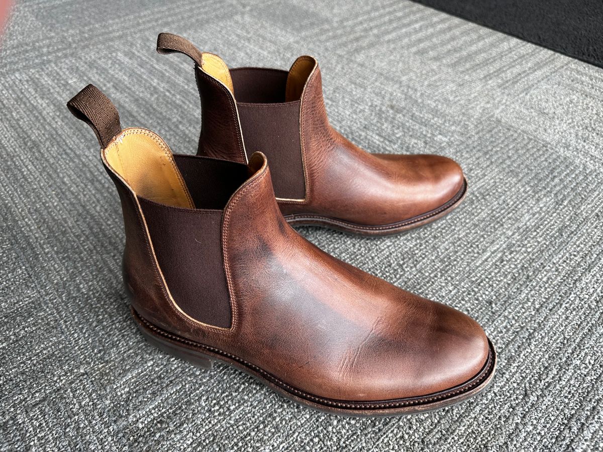 Photo by bbart on February 18, 2025 of the Viberg Chelsea in Horween Rowdy Dachshund.
