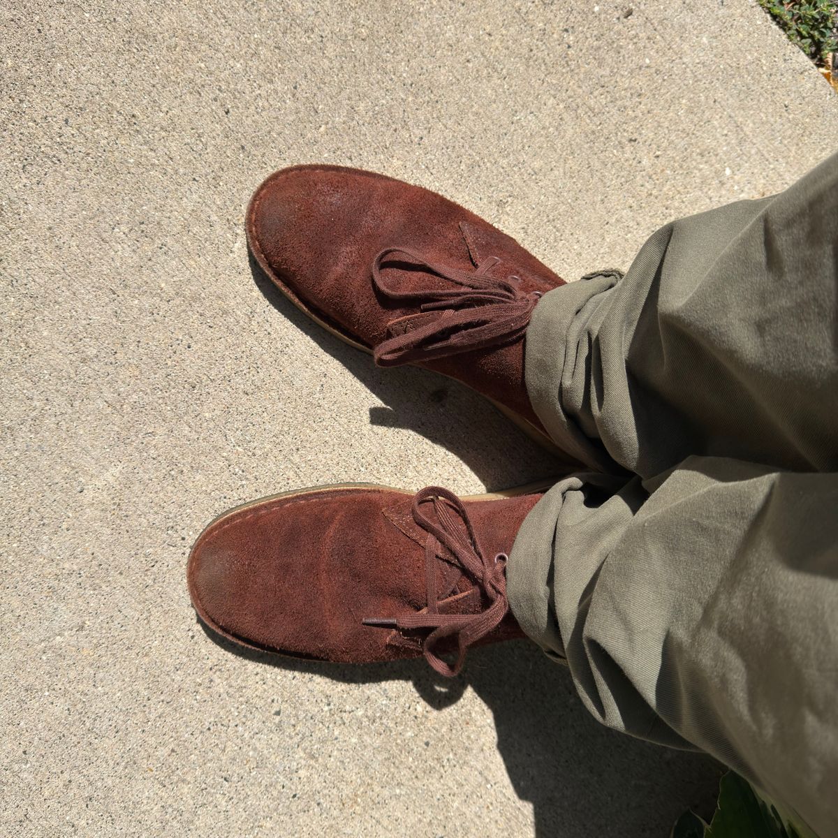 Photo by rigglethor on August 25, 2025 of the Clarks Desert Boot in C.F. Stead British Tan Suede.