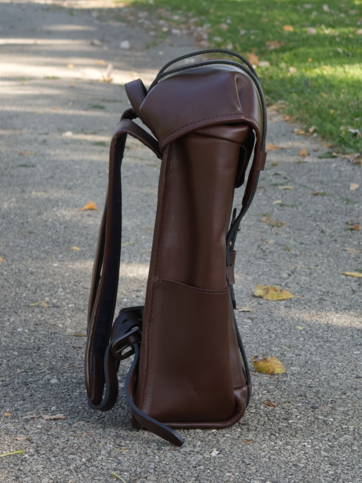 Photo by rigglethor on October 2, 2025 of the Cravar Workpack in Fox Veg Tan.
