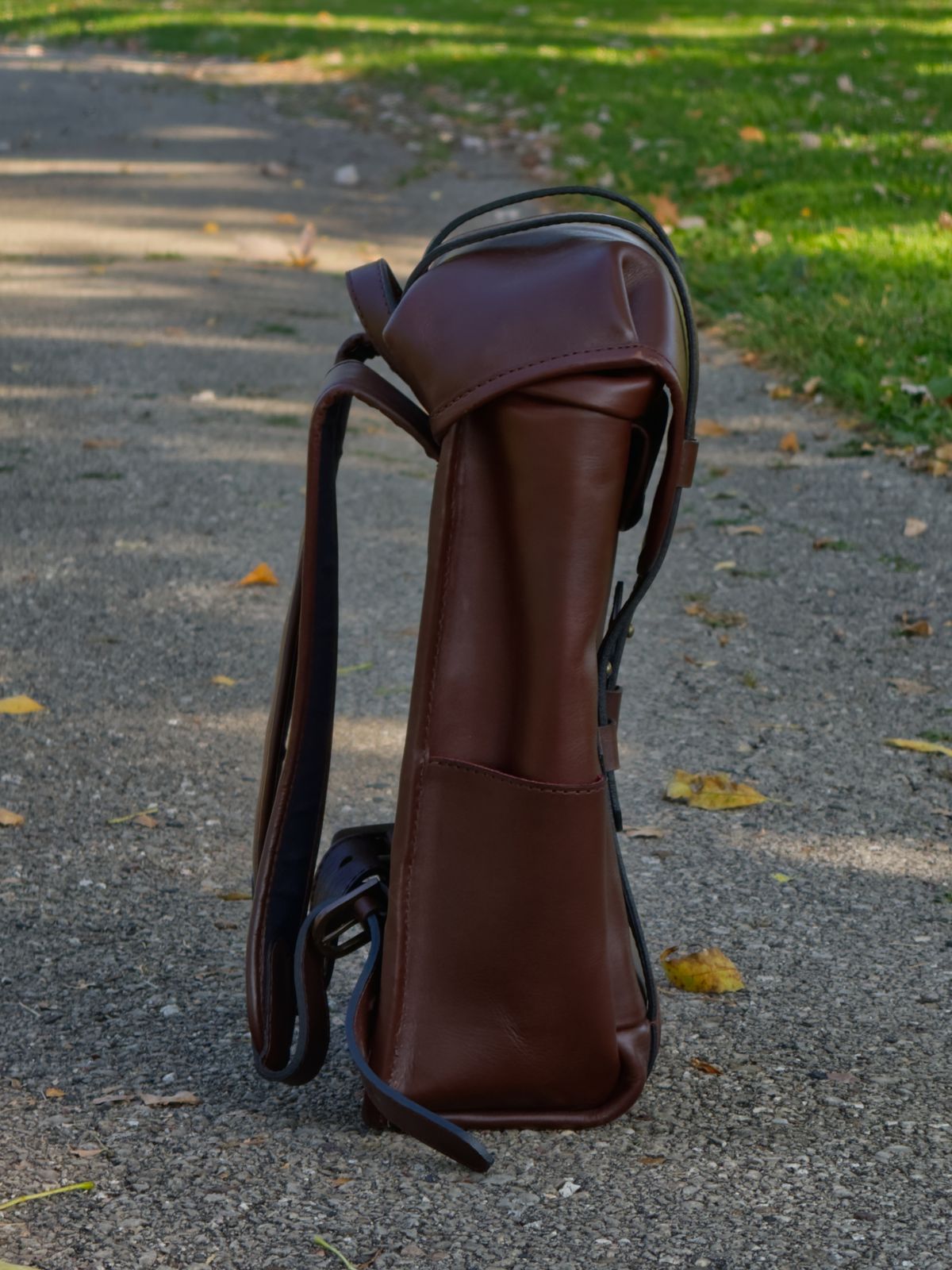 Photo by rigglethor on October 2, 2025 of the Cravar Workpack in Fox Veg Tan.