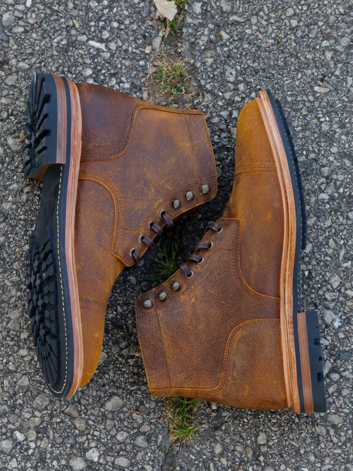 Photo by rigglethor on October 2, 2025 of the Parkhurst The Richmond in Apollo Waxy Commander.