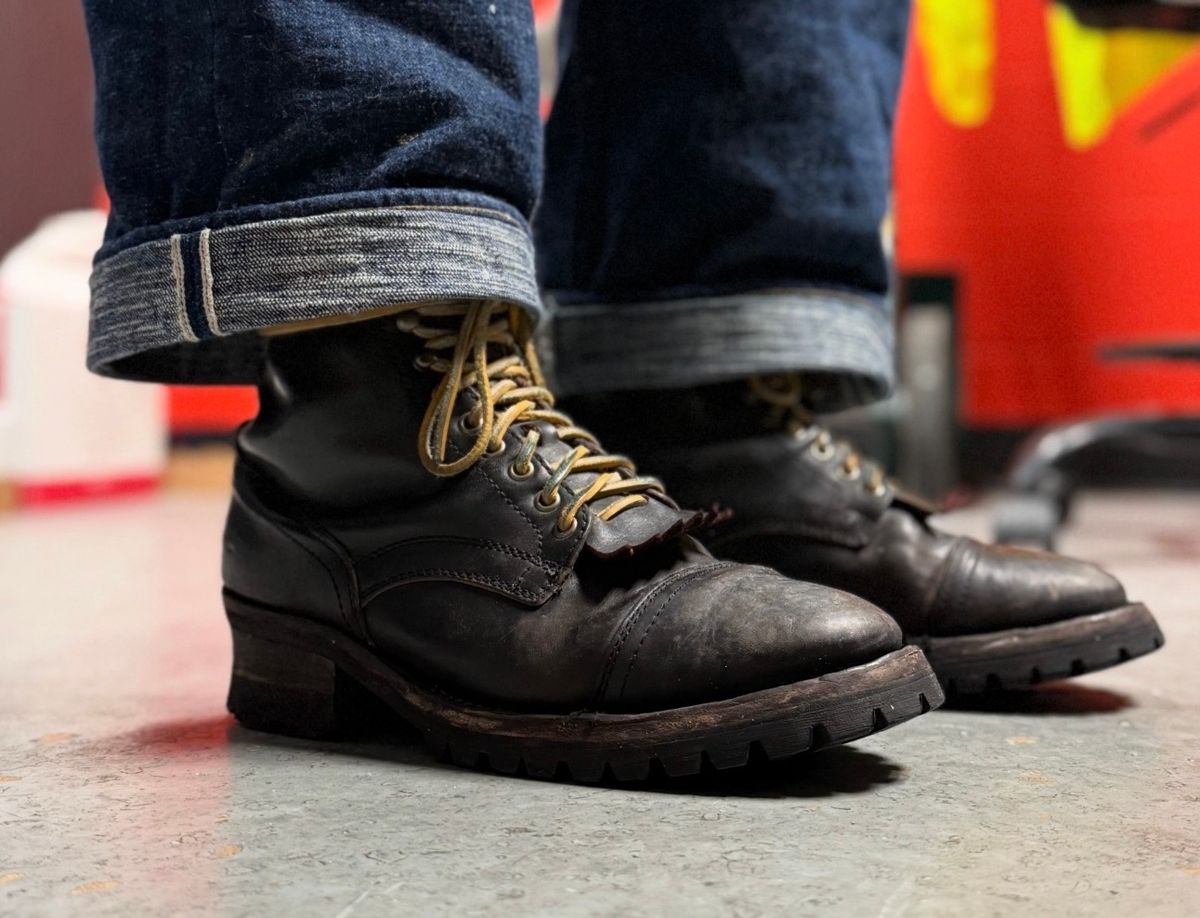 Photo by indi.raw.oninsb on November 22, 2025 of the Thursday Challenger in Maryam Natural Horsebutt Overdyed Black.