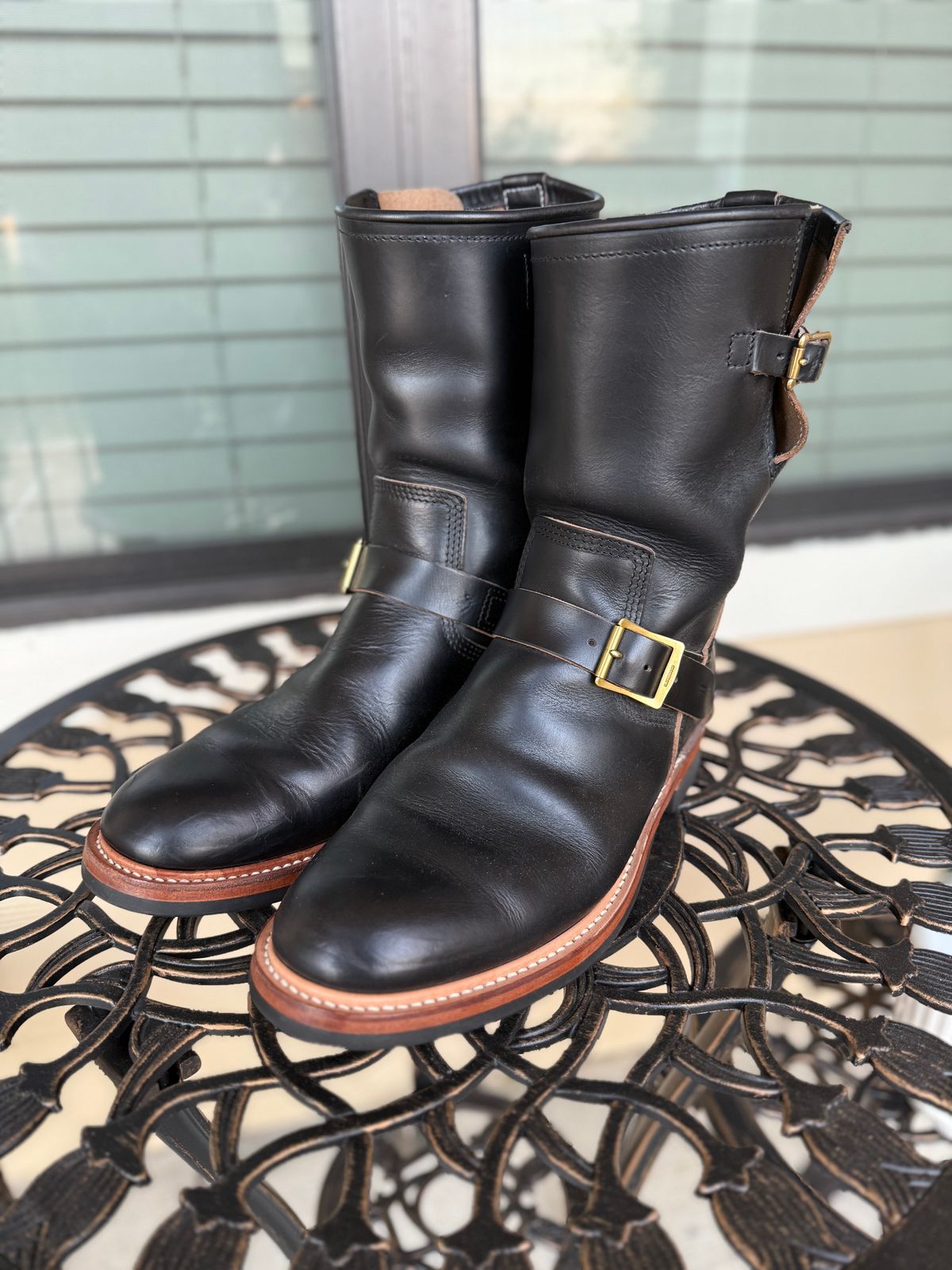 Photo by indi.raw.oninsb on November 18, 2025 of the The Flat Head Engineer Boots in Horween Black Chromexcel.
