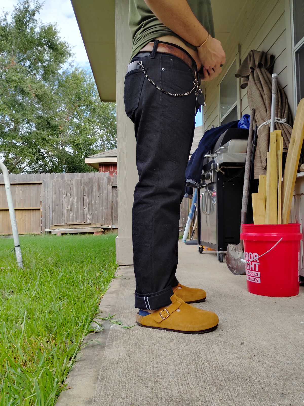 Photo by SwankeLorde on September 2, 2024 of the Pure Blue Japan TCD-003-BK in 14oz. Slub Teacore Denim - Double Black X Brown Core.
