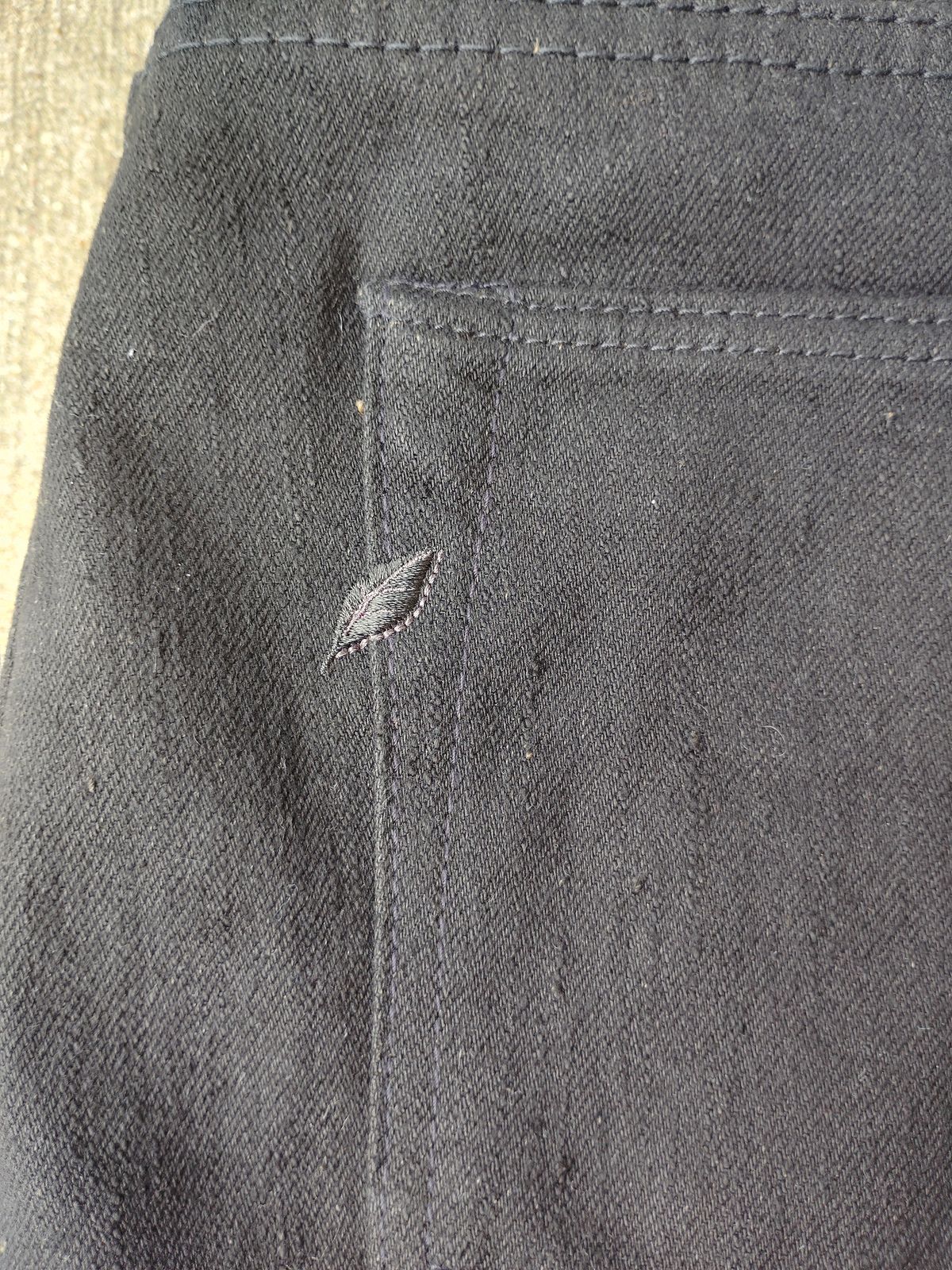 Photo by SwankeLorde on September 2, 2024 of the Pure Blue Japan TCD-003-BK in 14oz. Slub Teacore Denim - Double Black X Brown Core.