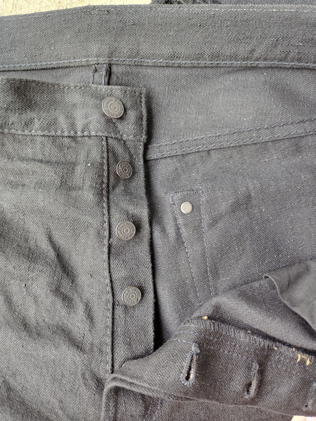 Photo by SwankeLorde on September 2, 2024 of the Pure Blue Japan TCD-003-BK in 14oz. Slub Teacore Denim - Double Black X Brown Core.