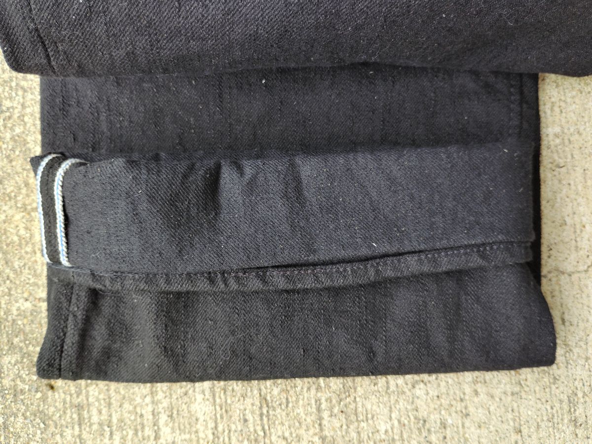 Photo by SwankeLorde on September 2, 2024 of the Pure Blue Japan TCD-003-BK in 14oz. Slub Teacore Denim - Double Black X Brown Core.