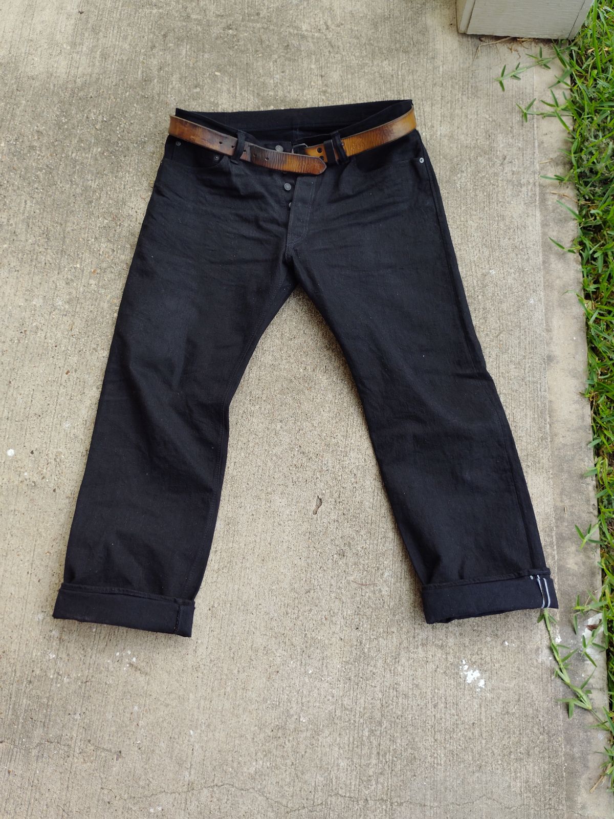 Photo by SwankeLorde on September 2, 2024 of the Pure Blue Japan TCD-003-BK in 14oz. Slub Teacore Denim - Double Black X Brown Core.