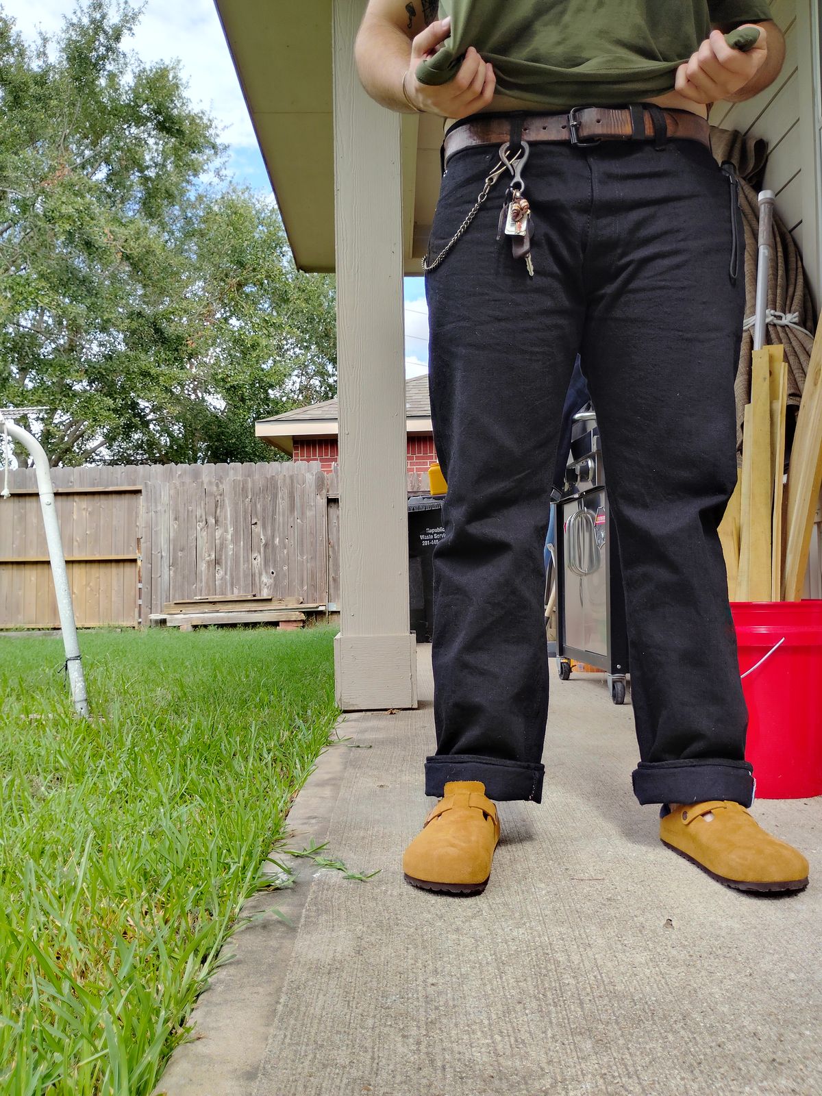 Photo by SwankeLorde on September 2, 2024 of the Pure Blue Japan TCD-003-BK in 14oz. Slub Teacore Denim - Double Black X Brown Core.