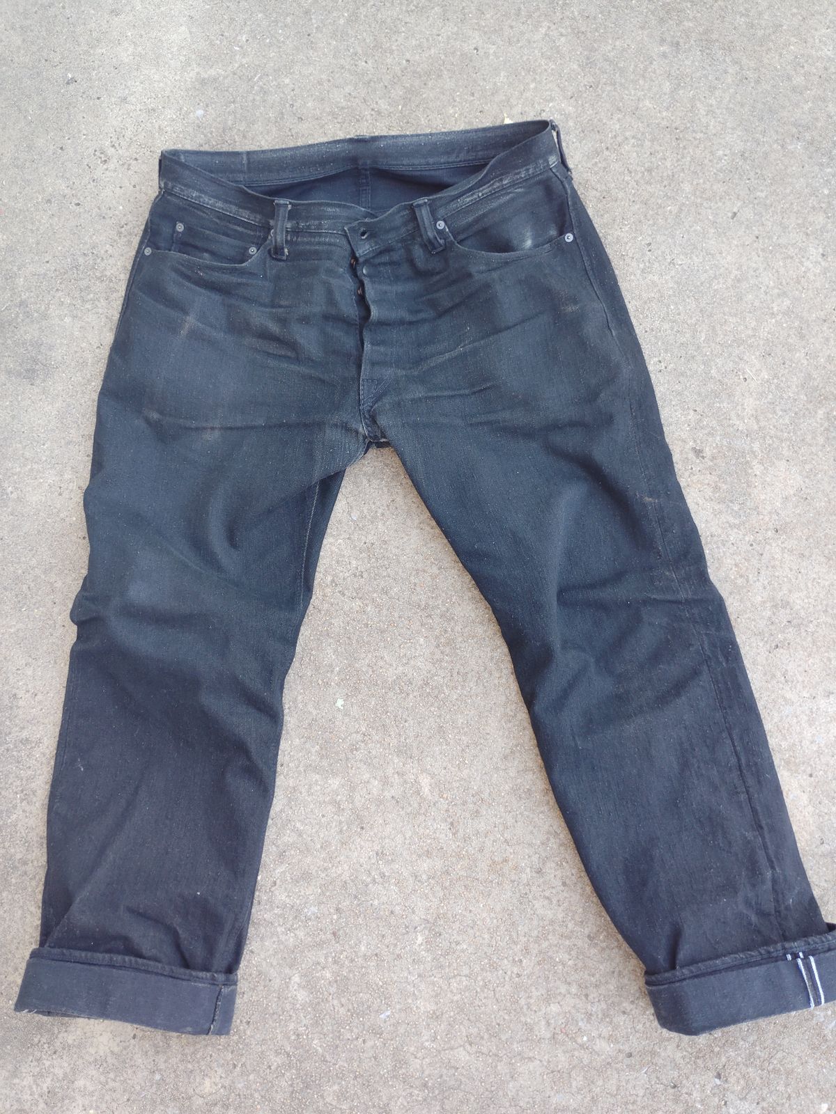 Photo by SwankeLorde on October 6, 2024 of the Pure Blue Japan TCD-003-BK in 14oz. Slub Teacore Denim - Double Black X Brown Core.