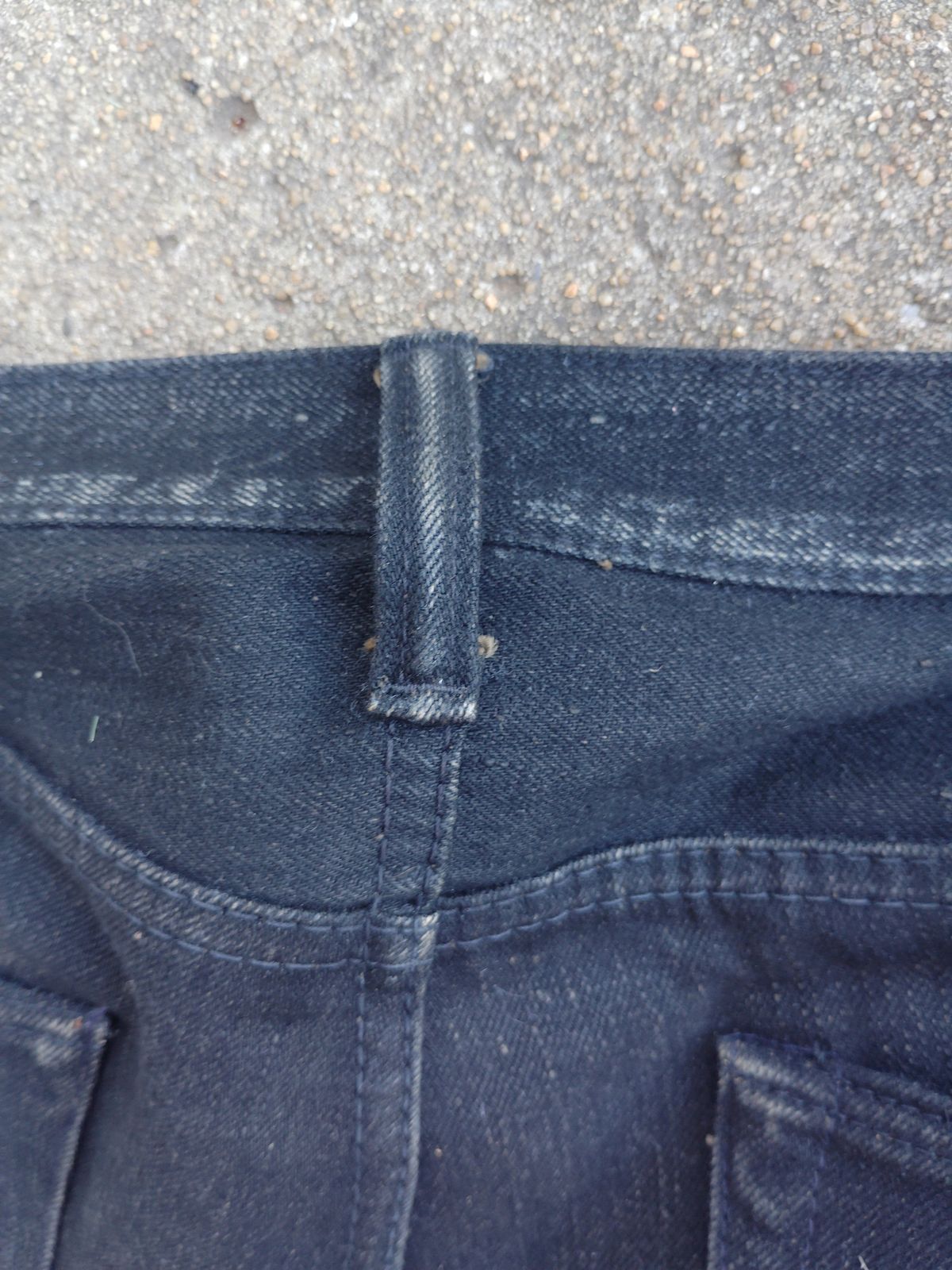 Photo by SwankeLorde on October 6, 2024 of the Pure Blue Japan TCD-003-BK in 14oz. Slub Teacore Denim - Double Black X Brown Core.
