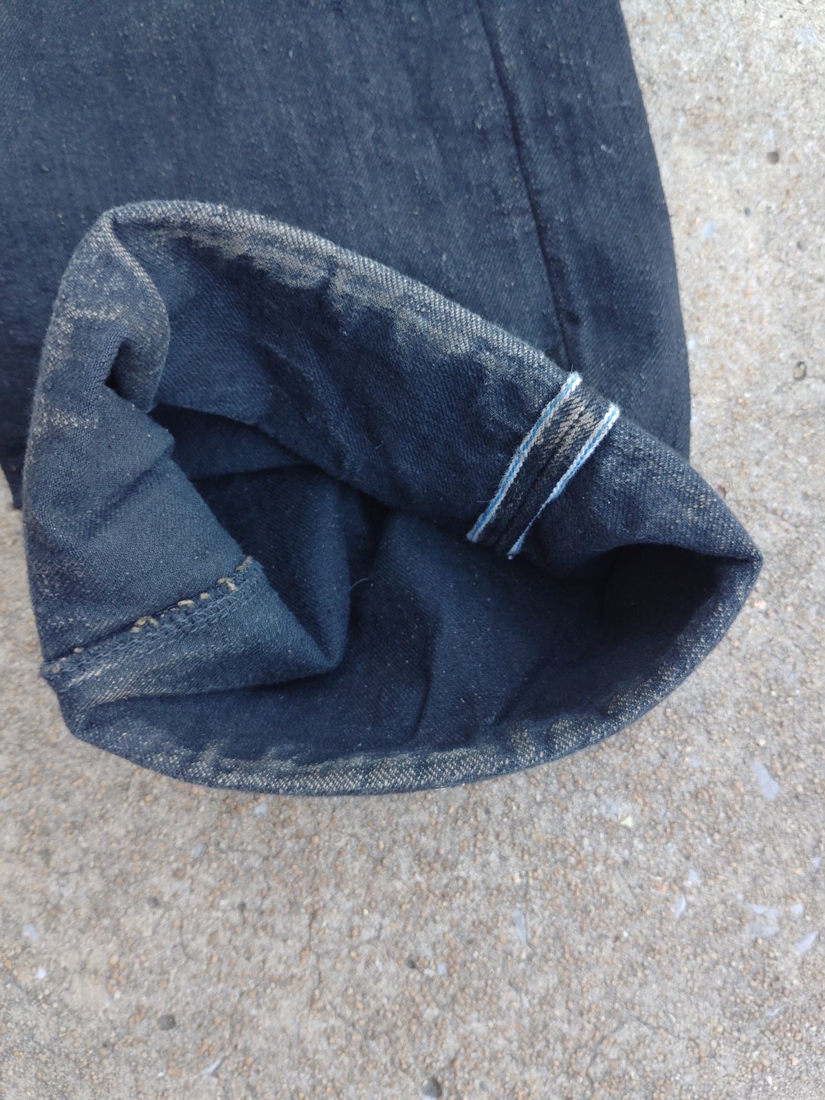 Photo by SwankeLorde on October 6, 2024 of the Pure Blue Japan TCD-003-BK in 14oz. Slub Teacore Denim - Double Black X Brown Core.