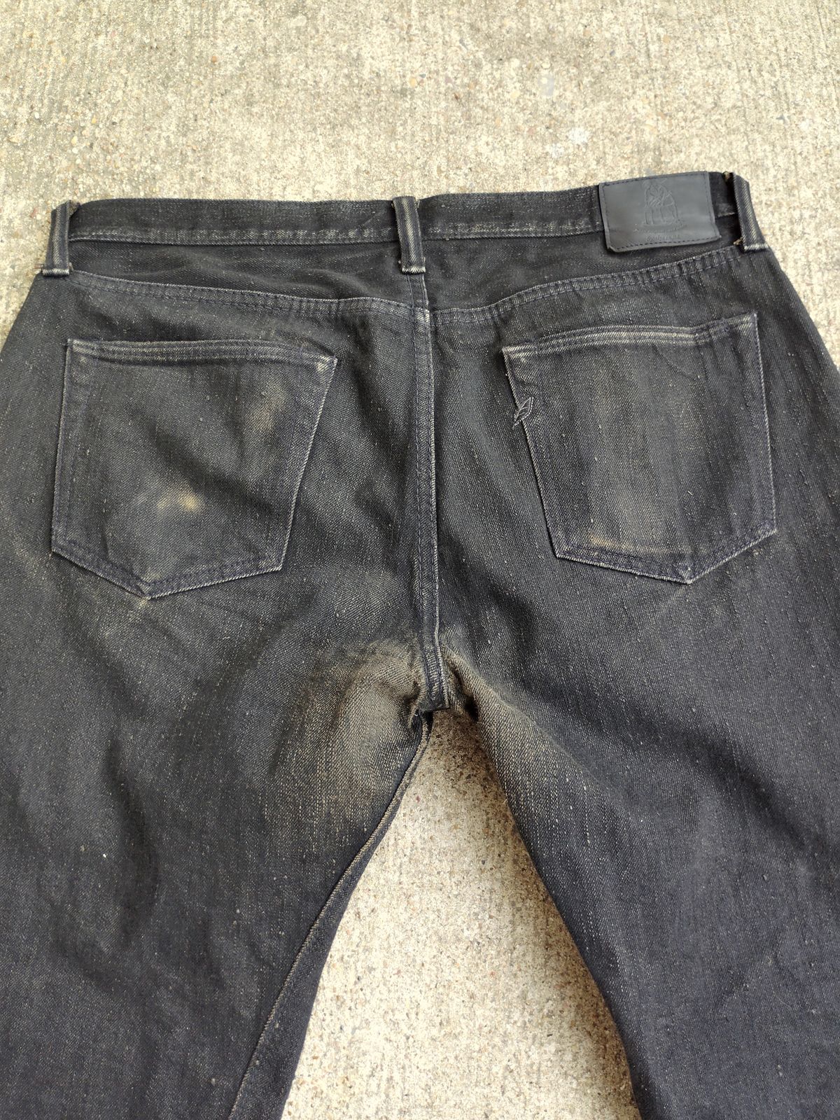 Photo by SwankeLorde on November 1, 2024 of the Pure Blue Japan TCD-003-BK in 14oz. Slub Teacore Denim - Double Black X Brown Core.