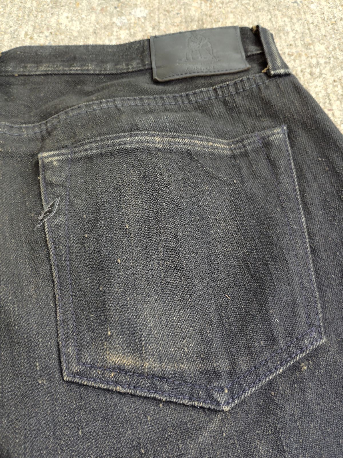 Photo by SwankeLorde on November 1, 2024 of the Pure Blue Japan TCD-003-BK in 14oz. Slub Teacore Denim - Double Black X Brown Core.