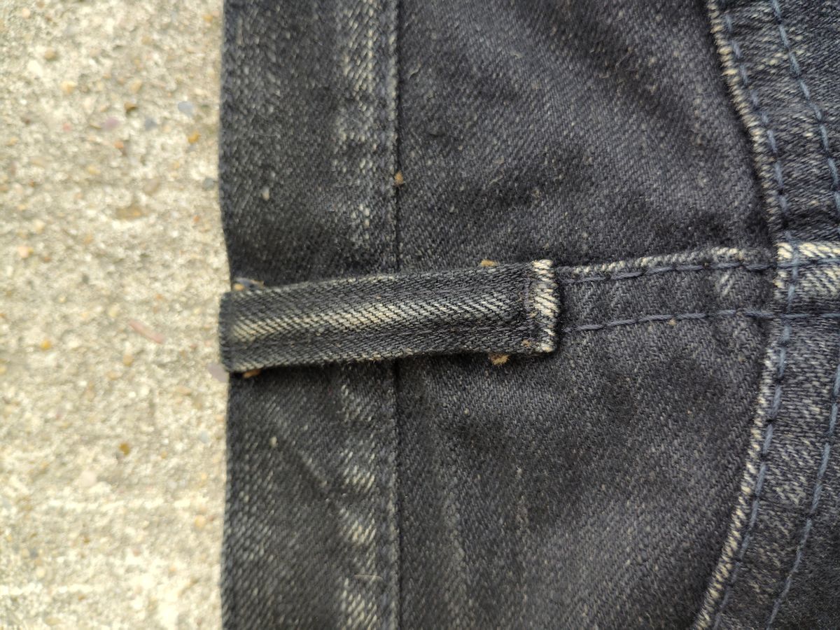 Photo by SwankeLorde on November 1, 2024 of the Pure Blue Japan TCD-003-BK in 14oz. Slub Teacore Denim - Double Black X Brown Core.
