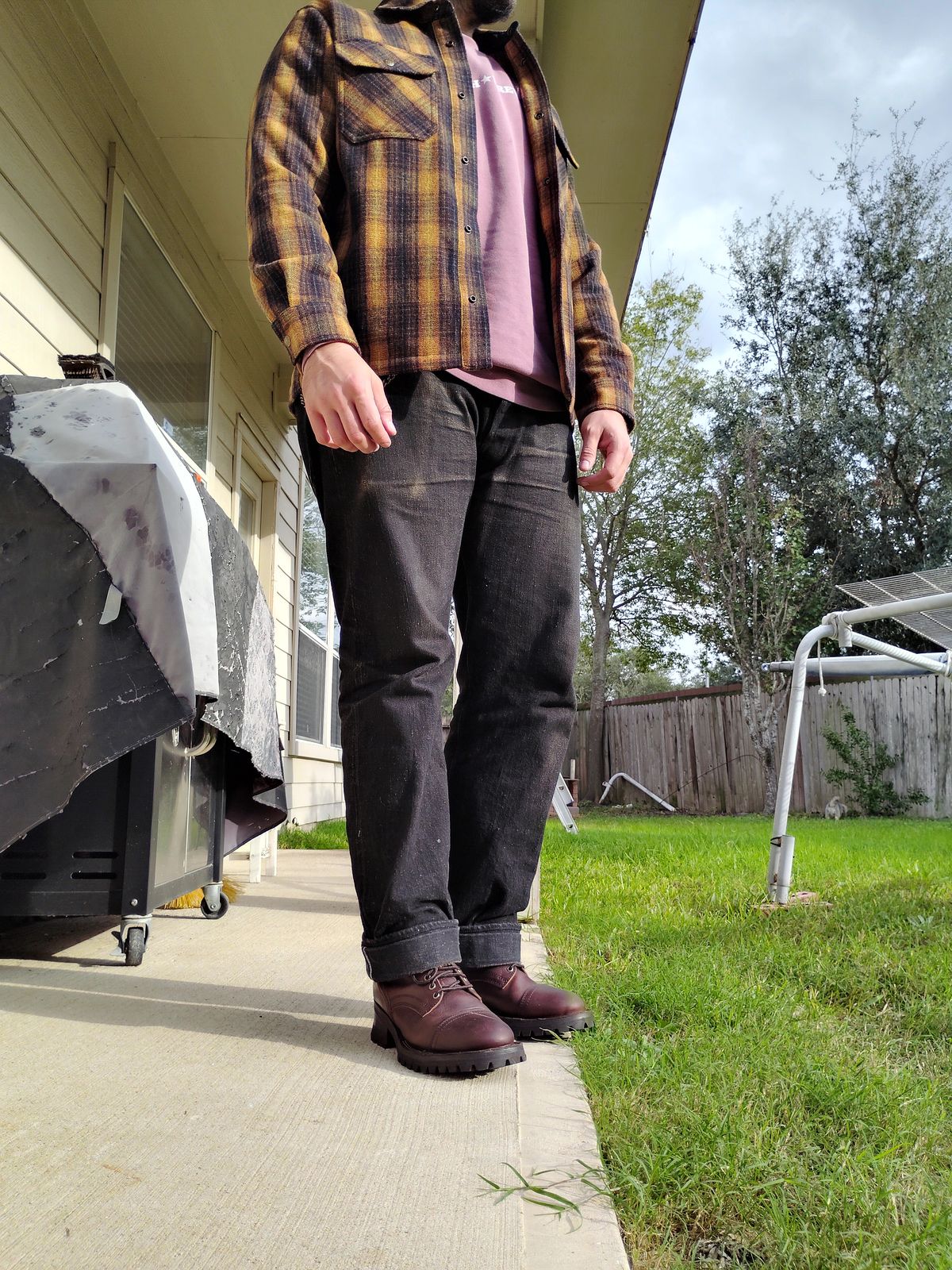 Photo by SwankeLorde on November 16, 2024 of the Pure Blue Japan TCD-003-BK in 14oz. Slub Teacore Denim - Double Black X Brown Core.