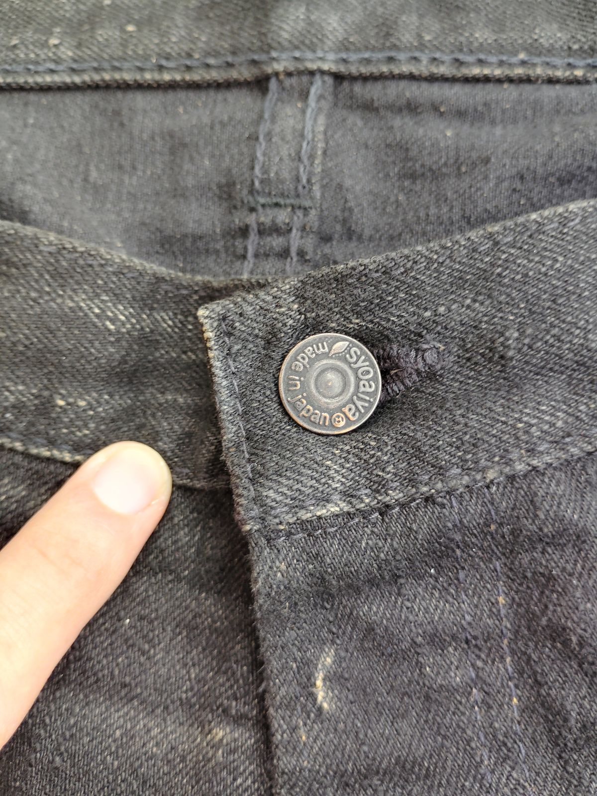 Photo by SwankeLorde on November 1, 2024 of the Pure Blue Japan TCD-003-BK in 14oz. Slub Teacore Denim - Double Black X Brown Core.