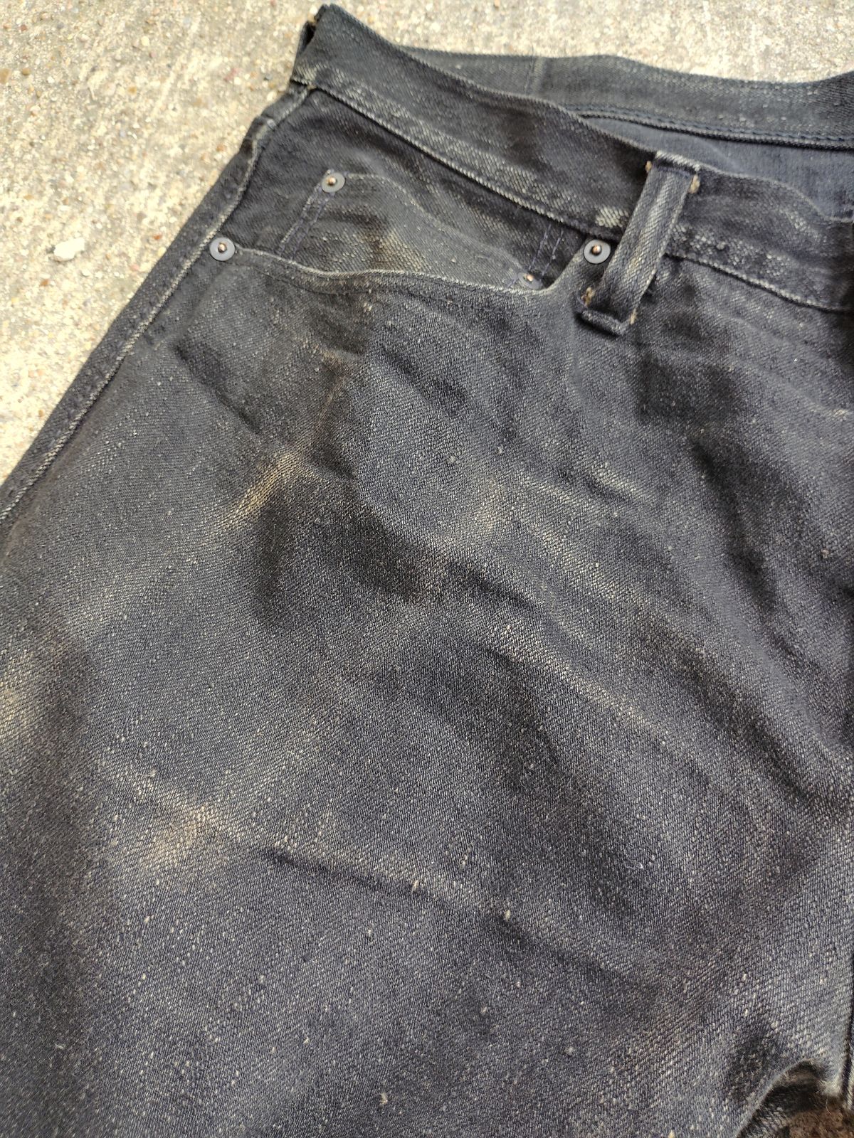 Photo by SwankeLorde on November 1, 2024 of the Pure Blue Japan TCD-003-BK in 14oz. Slub Teacore Denim - Double Black X Brown Core.
