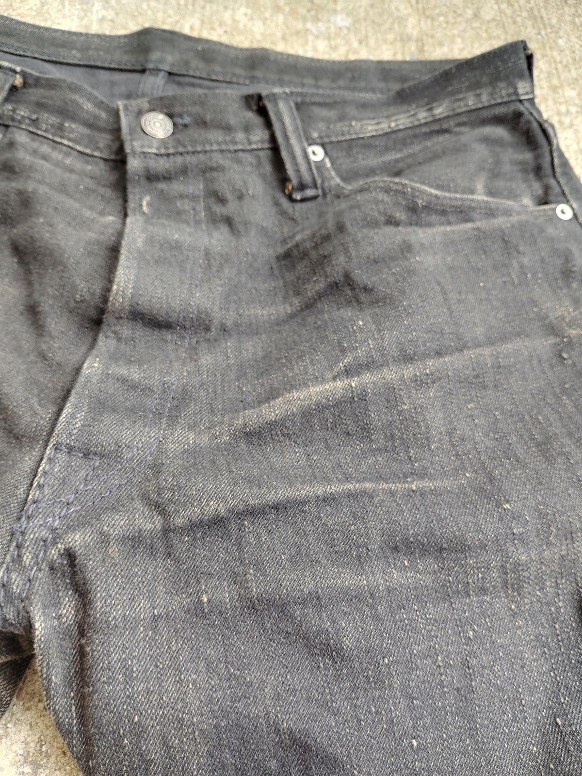 Photo by SwankeLorde on November 1, 2024 of the Pure Blue Japan TCD-003-BK in 14oz. Slub Teacore Denim - Double Black X Brown Core.