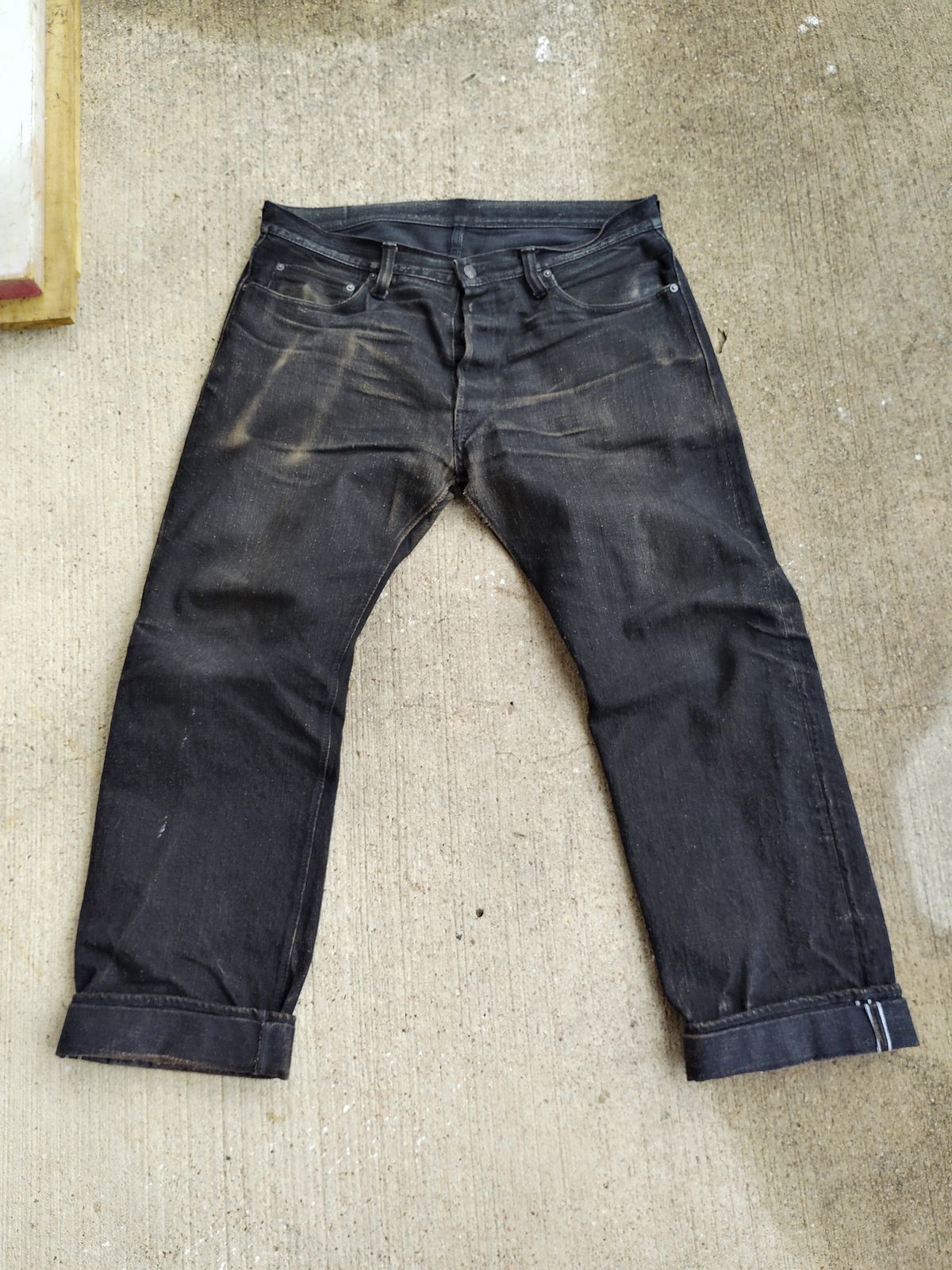 Photo by SwankeLorde on January 27, 2025 of the Pure Blue Japan TCD-003-BK in 14oz. Slub Teacore Denim - Double Black X Brown Core.
