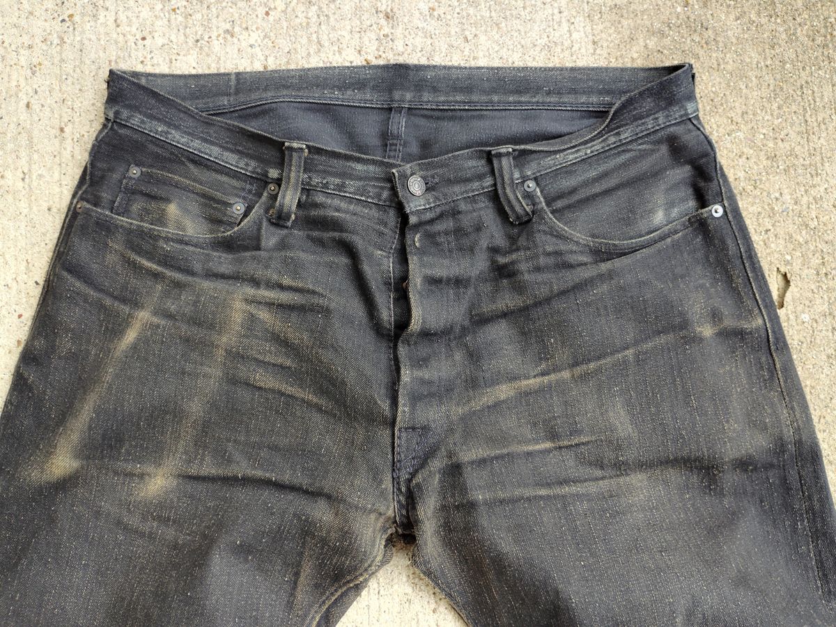 Photo by SwankeLorde on January 27, 2025 of the Pure Blue Japan TCD-003-BK in 14oz. Slub Teacore Denim - Double Black X Brown Core.