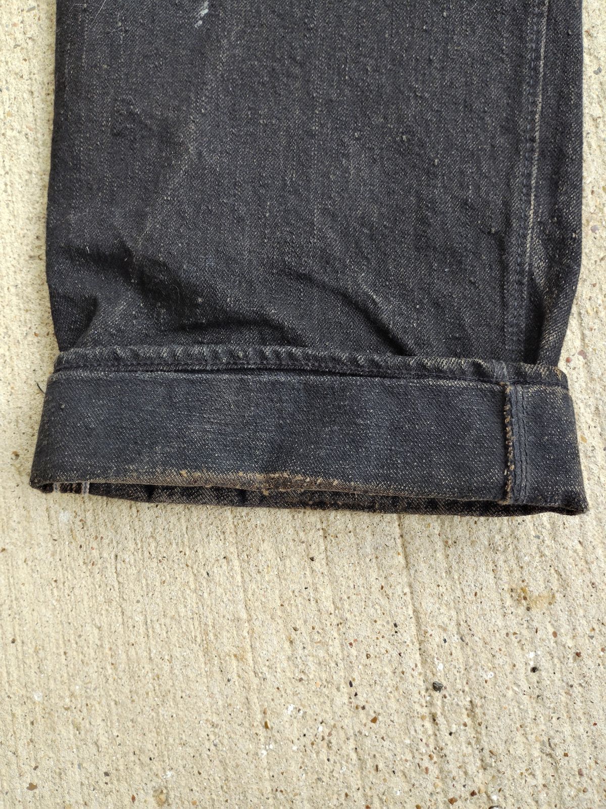 Photo by SwankeLorde on January 27, 2025 of the Pure Blue Japan TCD-003-BK in 14oz. Slub Teacore Denim - Double Black X Brown Core.