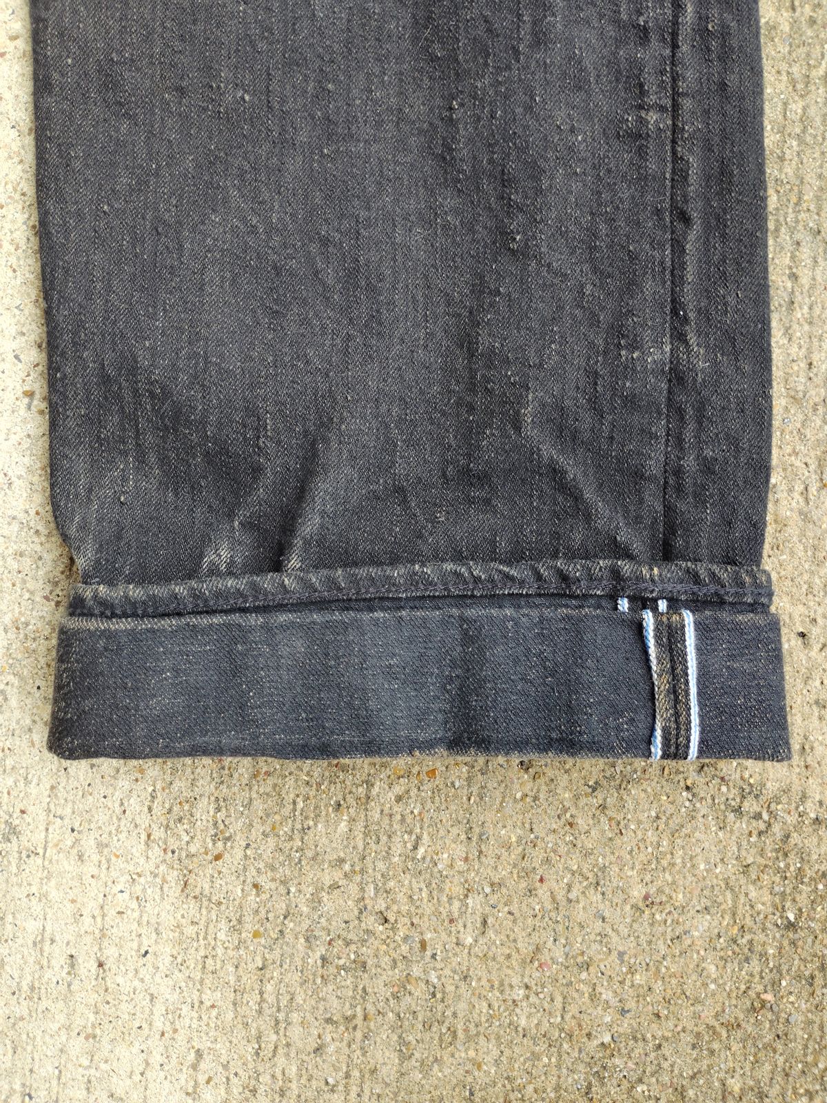 Photo by SwankeLorde on January 27, 2025 of the Pure Blue Japan TCD-003-BK in 14oz. Slub Teacore Denim - Double Black X Brown Core.