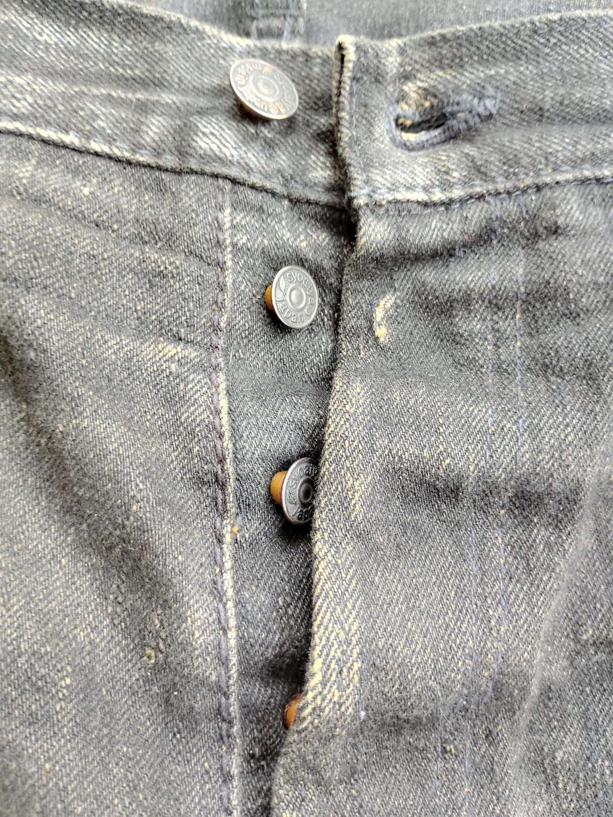 Photo by SwankeLorde on January 27, 2025 of the Pure Blue Japan TCD-003-BK in 14oz. Slub Teacore Denim - Double Black X Brown Core.