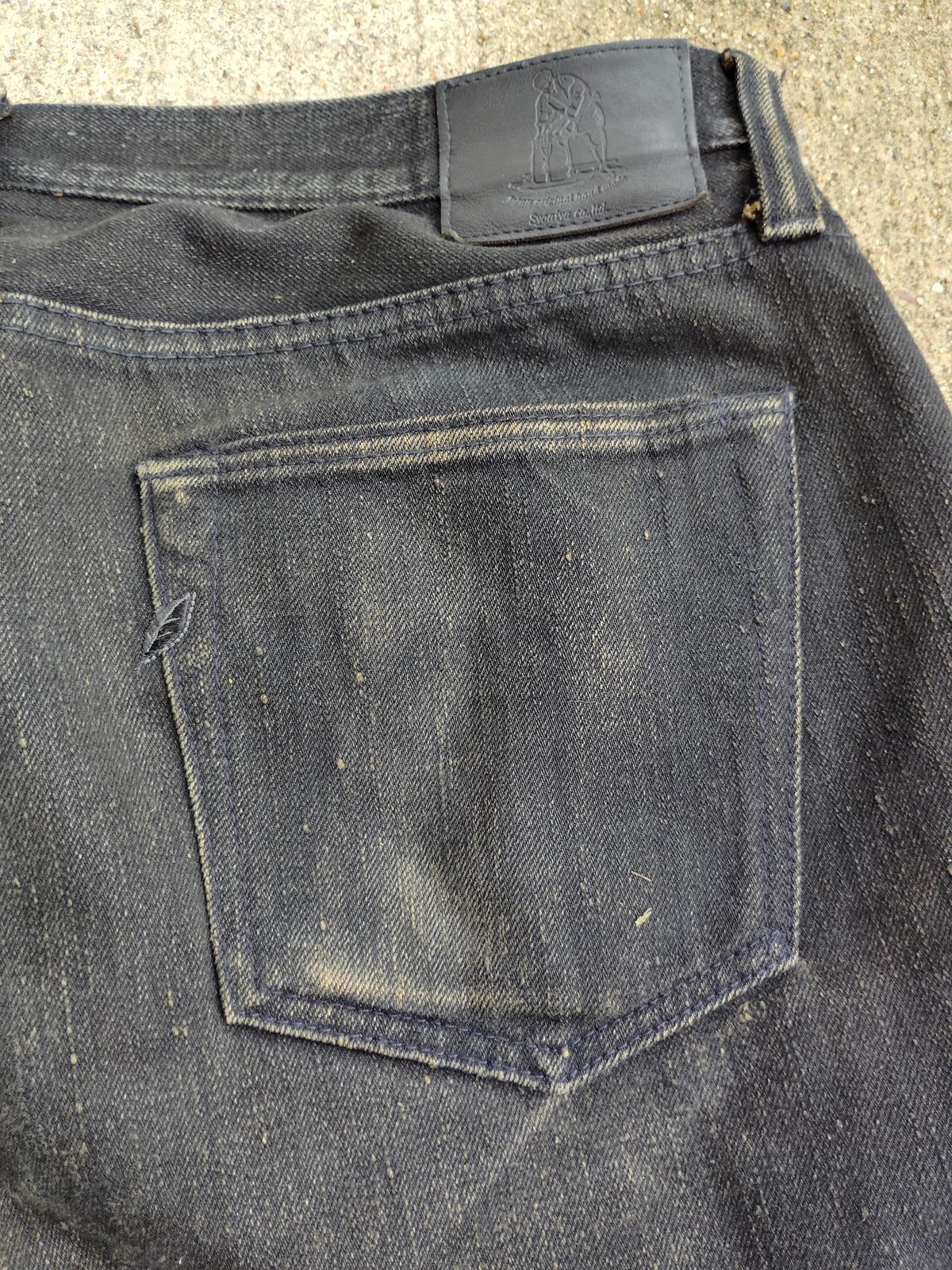Photo by SwankeLorde on January 27, 2025 of the Pure Blue Japan TCD-003-BK in 14oz. Slub Teacore Denim - Double Black X Brown Core.
