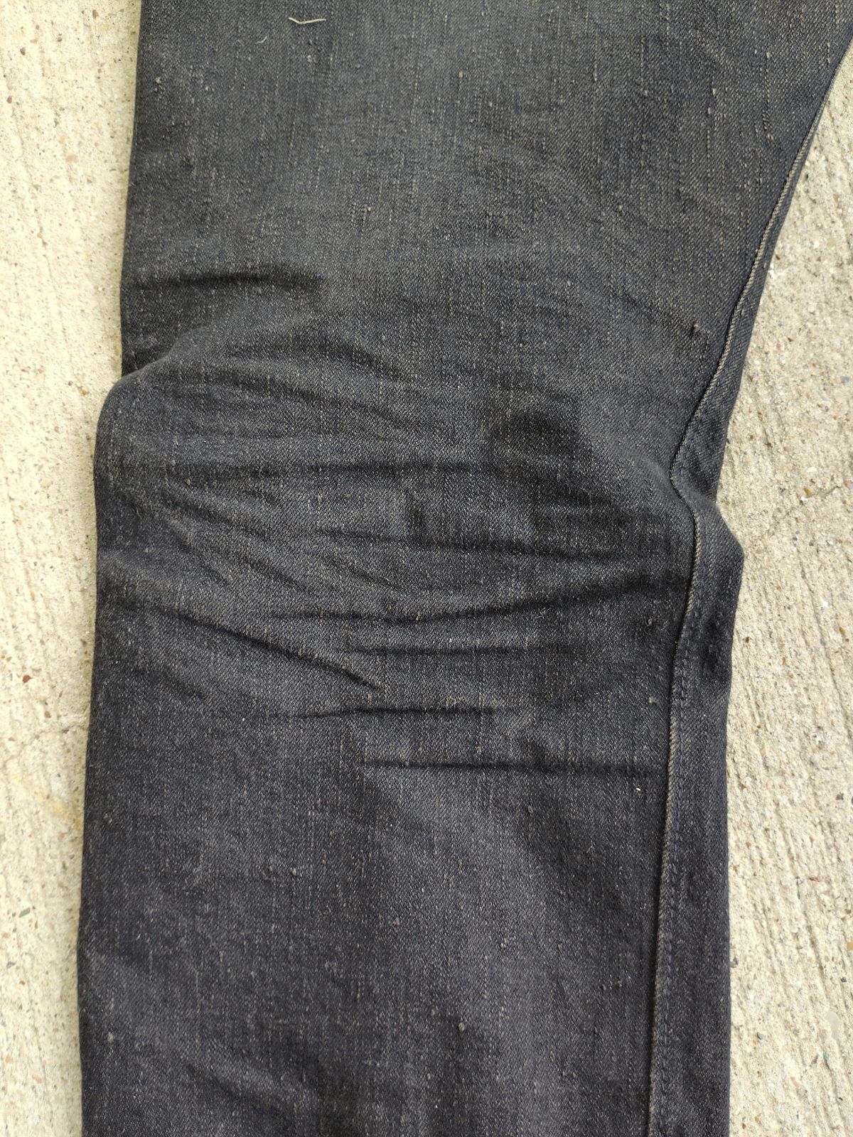 Photo by SwankeLorde on January 27, 2025 of the Pure Blue Japan TCD-003-BK in 14oz. Slub Teacore Denim - Double Black X Brown Core.