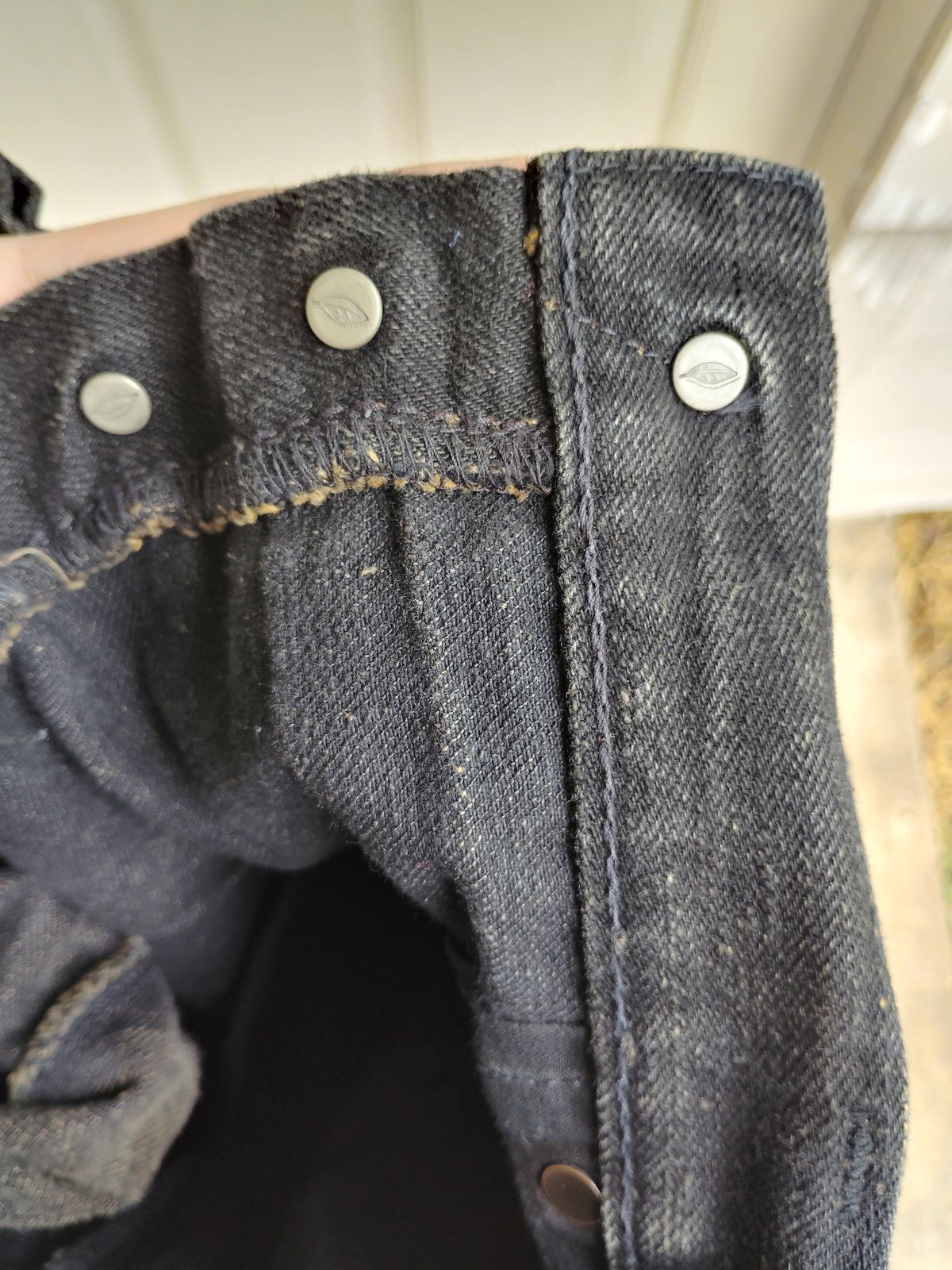 Photo by SwankeLorde on January 27, 2025 of the Pure Blue Japan TCD-003-BK in 14oz. Slub Teacore Denim - Double Black X Brown Core.