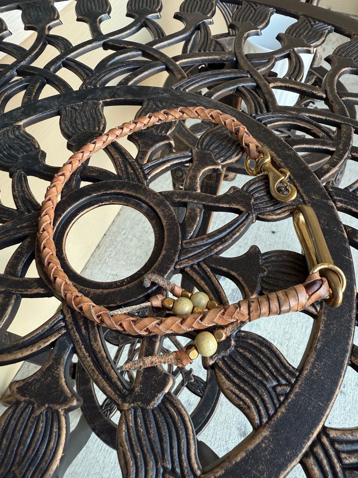 Photo by indi.raw.oninsb on November 5, 2025 of the Cult Classic Leather Veg Tan Wallet Braid in Natural Veg Tan Bridal Leather.