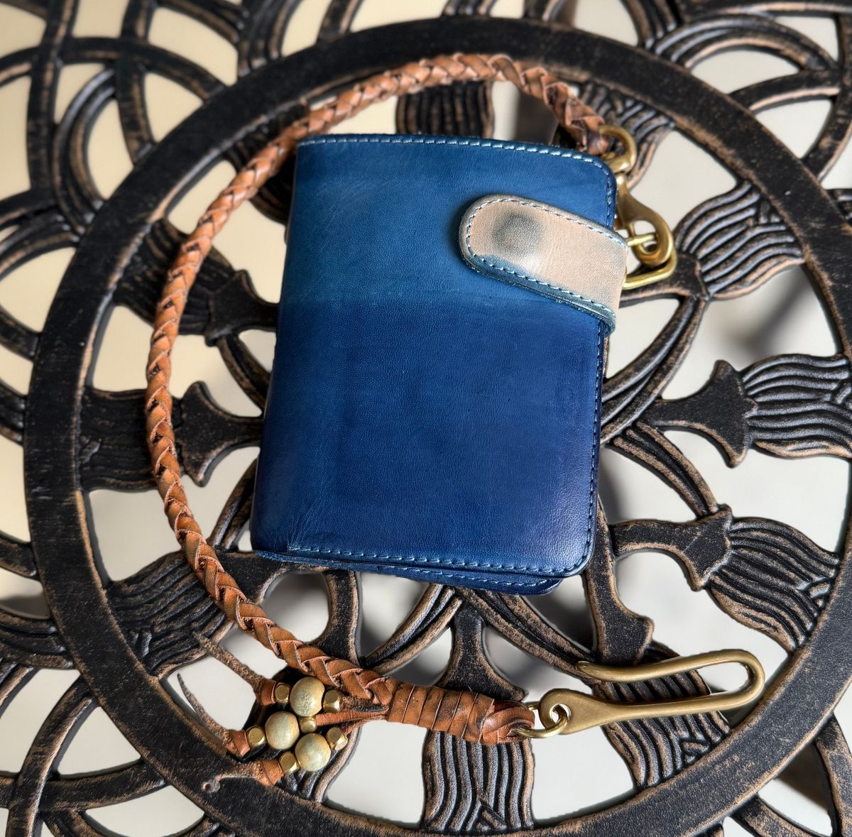 Photo by indi.raw.oninsb on December 1, 2025 of the Cult Classic Leather Veg Tan Wallet Braid in Natural Veg Tan Bridal Leather.