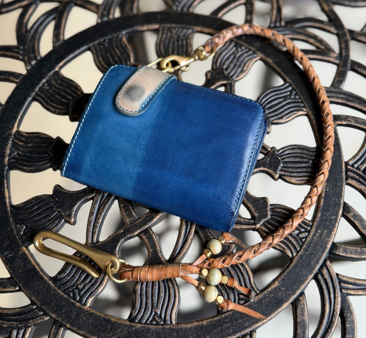 Photo by indi.raw.oninsb on December 1, 2025 of the Cult Classic Leather Veg Tan Wallet Braid in Natural Veg Tan Bridal Leather.