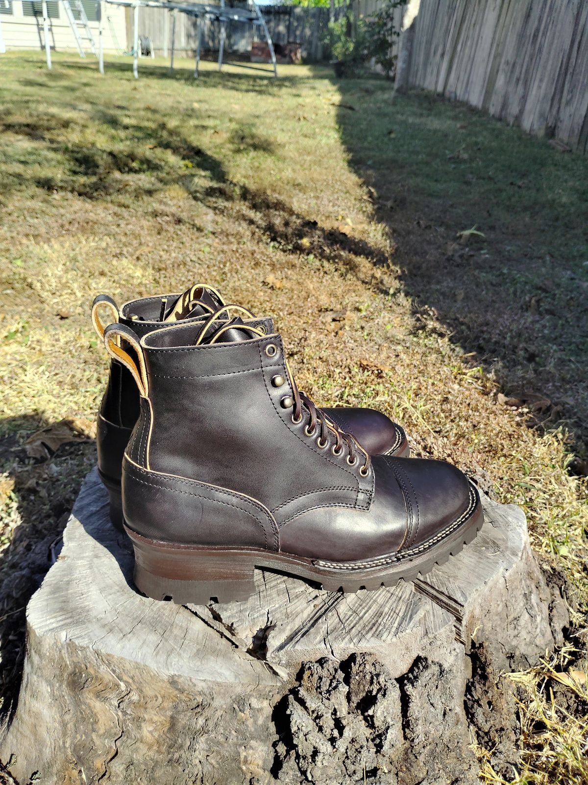 Photo by SwankeLorde on October 15, 2024 of the Thursday Black Label Challenger in Maryam Natural Horsebutt Overdyed Black.