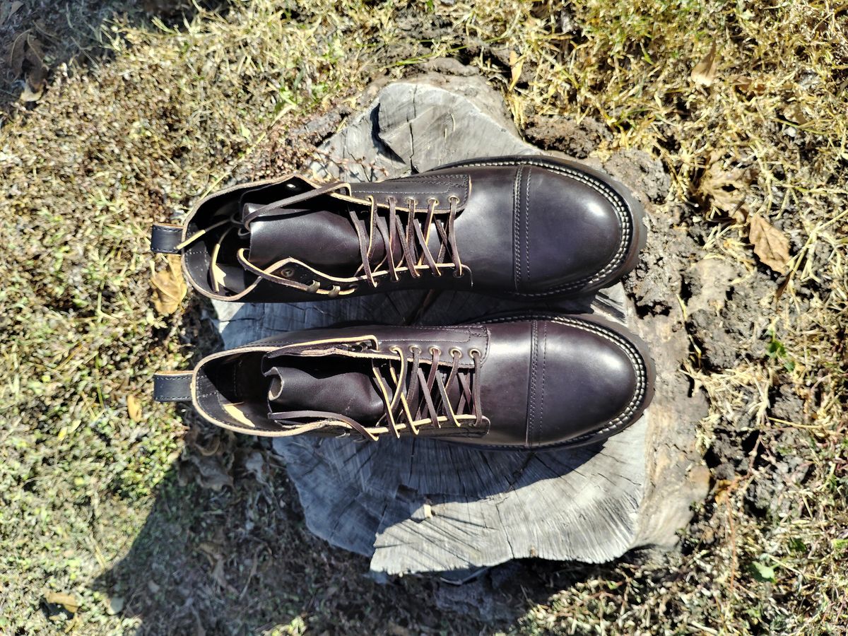 Photo by SwankeLorde on October 15, 2024 of the Thursday Black Label Challenger in Maryam Natural Horsebutt Overdyed Black.
