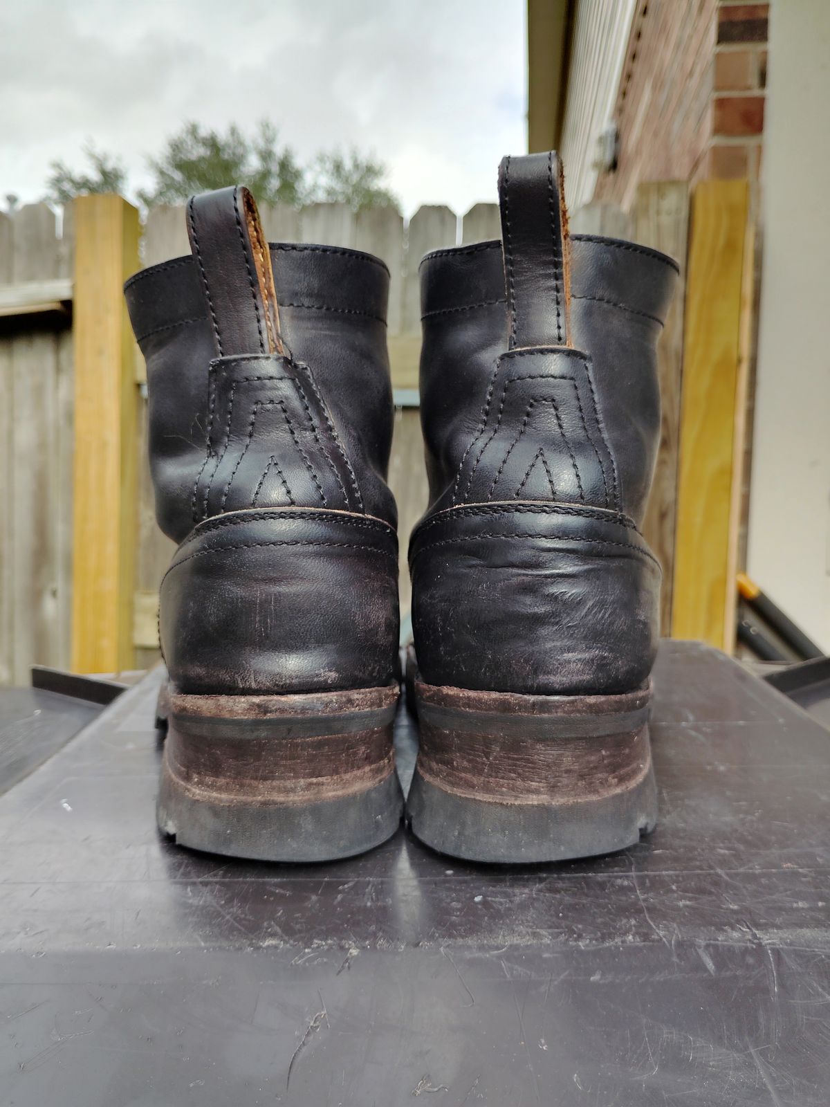 Photo by SwankeLorde on January 5, 2025 of the Thursday Black Label Challenger in Maryam Natural Horsebutt Overdyed Black.