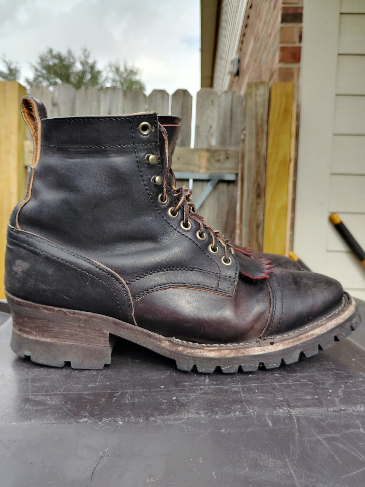 Photo by SwankeLorde on January 5, 2025 of the Thursday Black Label Challenger in Maryam Natural Horsebutt Overdyed Black.