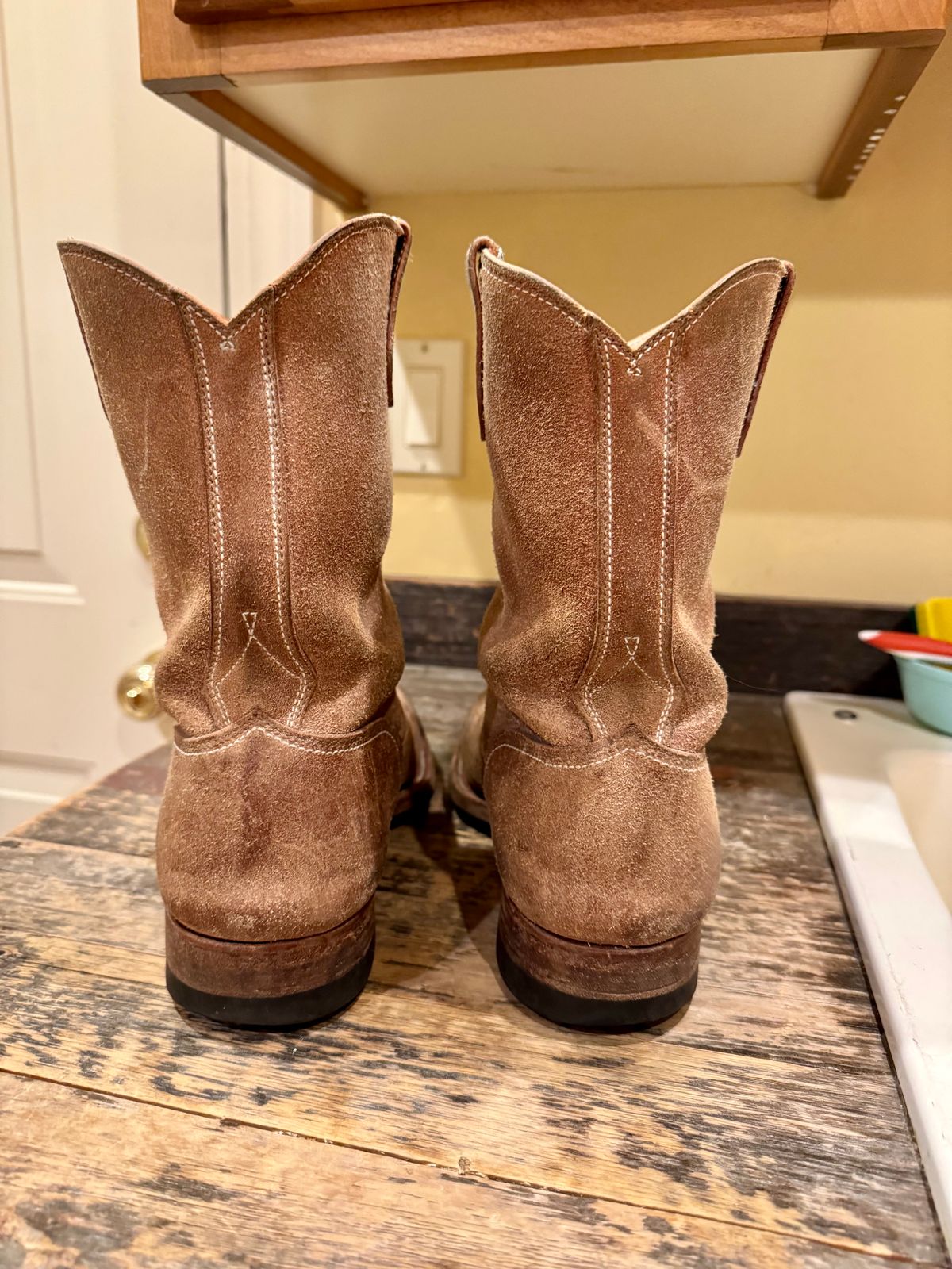 Photo by RyanTheGray on April 14, 2026 of the Unsung House Jim Casey in Wickett & Craig Natural Latigo Roughout.