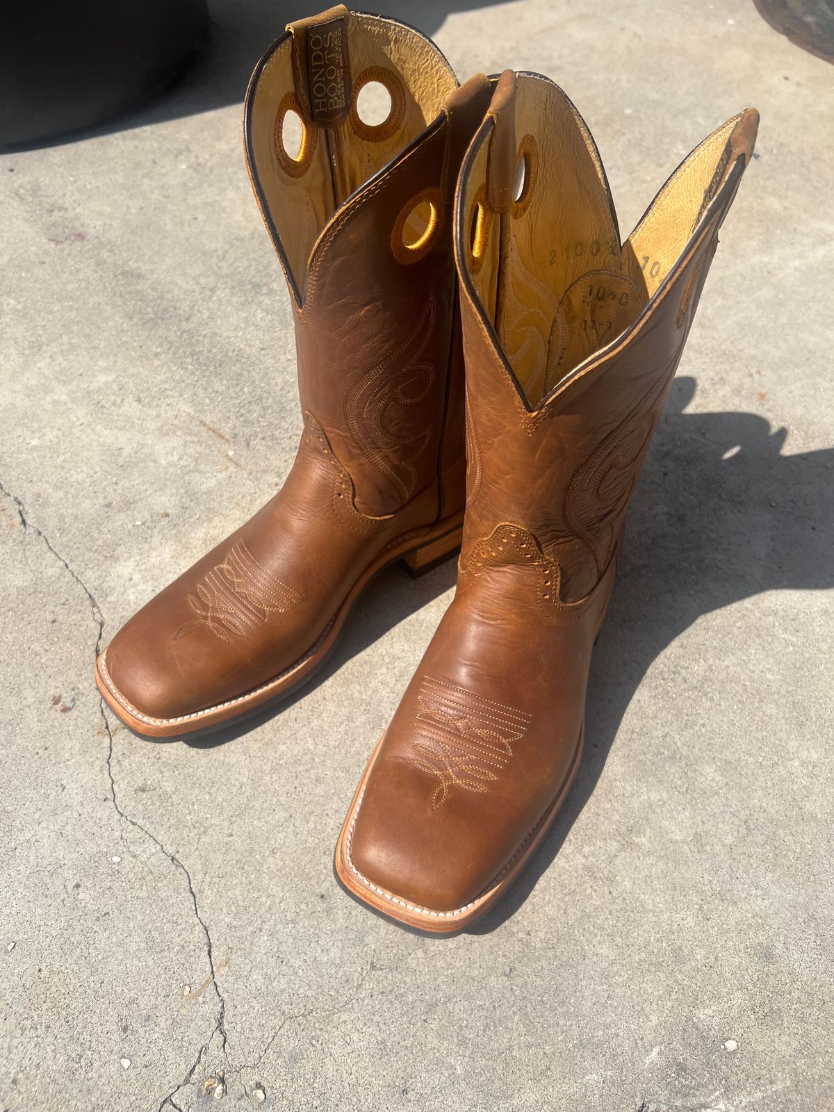 Photo by 1stKazoo on June 5, 2026 of the Hondo Boots 2100 in Tan Waxy.