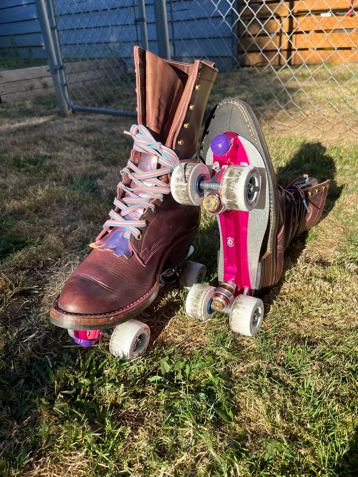 Photo by bobbi1981 on August 22, 2025 of the Nicks Packer Roller Skates in Tan.