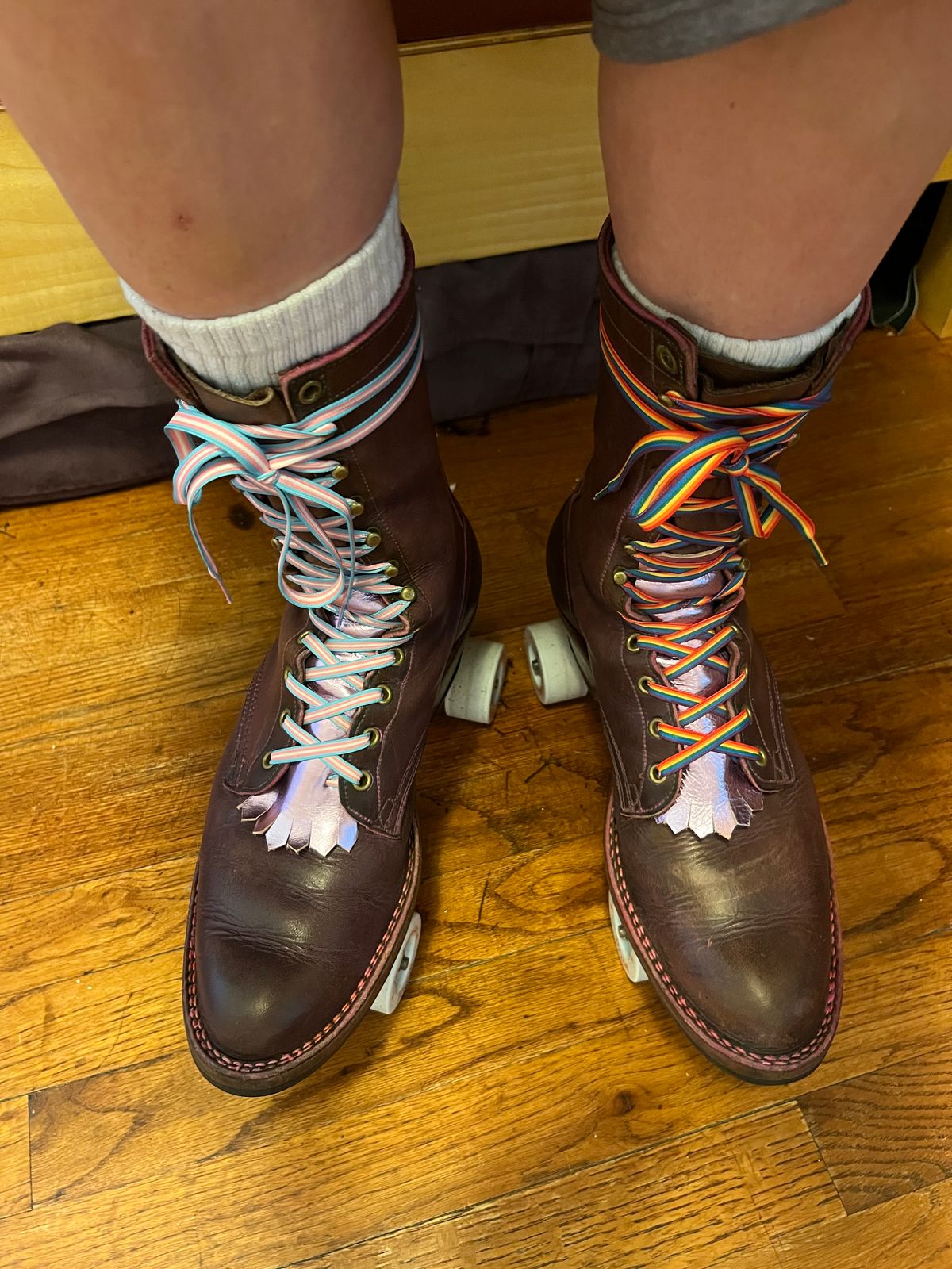 Photo by bobbi1981 on July 3, 2025 of the Nicks Packer Roller Skates in Tan.