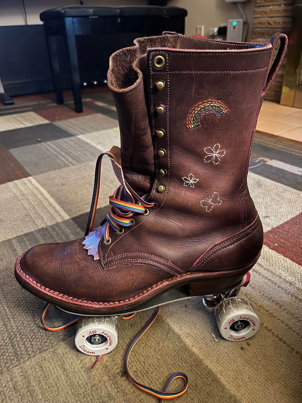 Photo by bobbi1981 on July 18, 2025 of the Nicks Packer Roller Skates in Tan.
